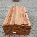 Ca. 141x Angelim Pedra Onderliggers Geschaafd, 45x68mm, lengte 150cm